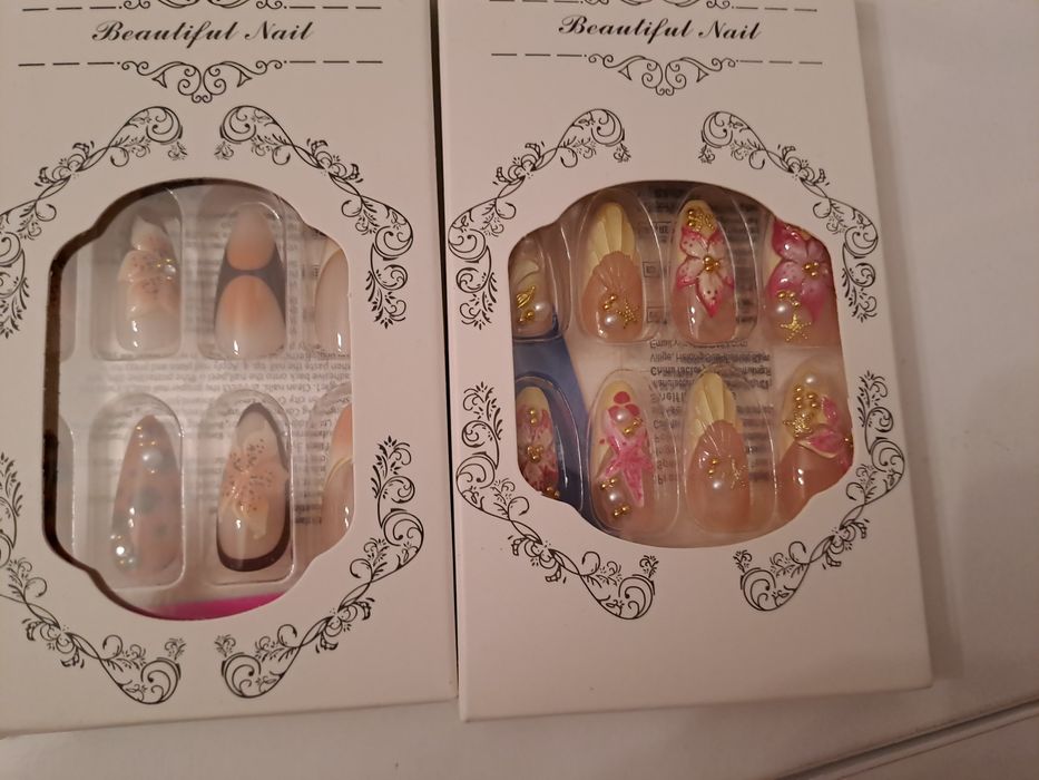 Маникюри за лепене 25 лв