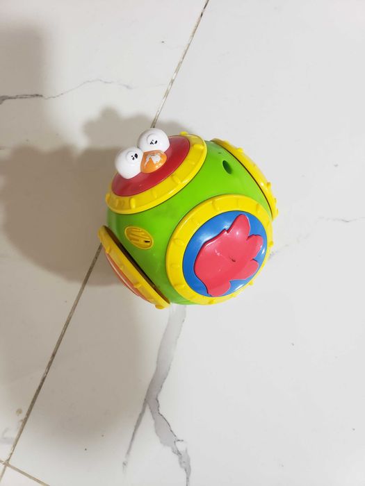 Забавная игрушка для малыша