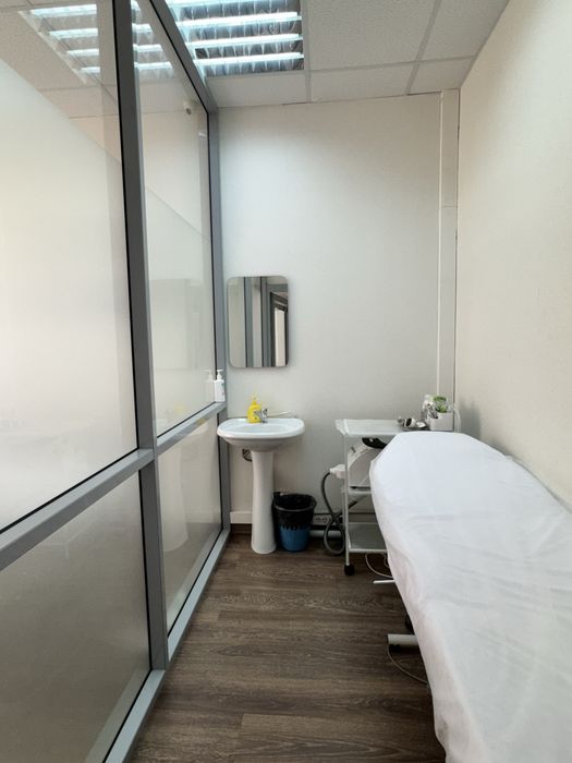 Сдам в аренду кушетку косметолога