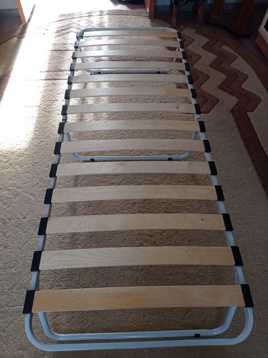 Продам раскаладушку,стол и стул