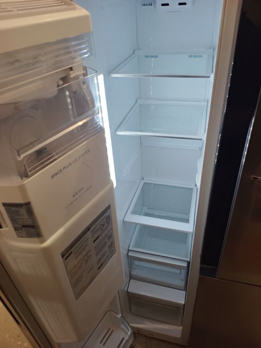 Хладилник LG двукрилен инверторен мотор