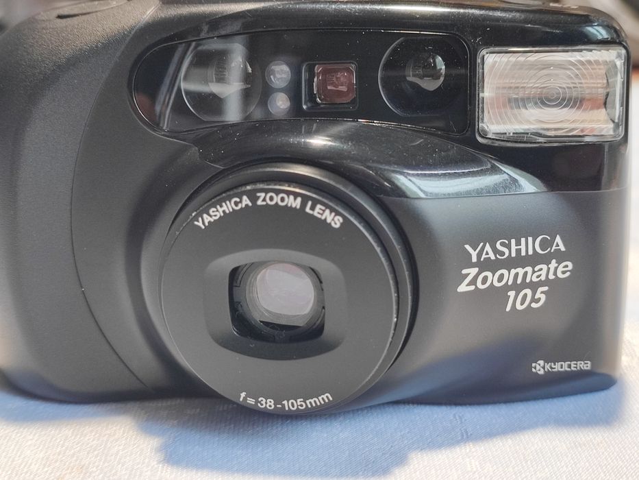 Aparat foto point and shot retro Yashica Zoomate 105