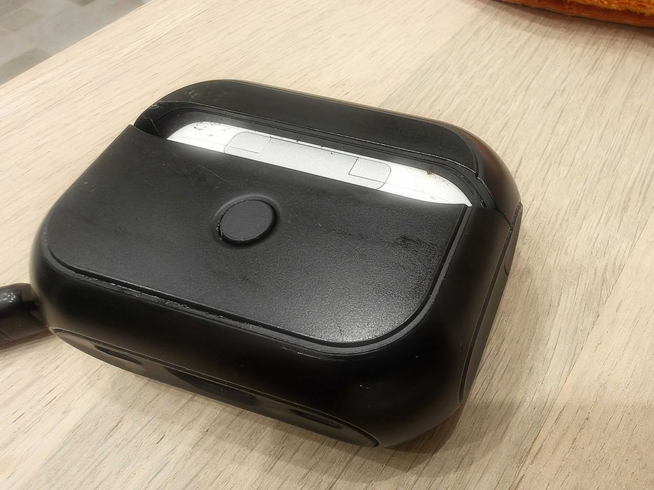 AirPods Pro 2nd Gen - doar CASE
