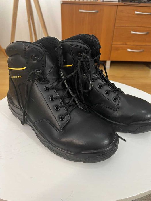 Едва носени работни обувки бомбета (steel toe) Dunlop - Размер 43