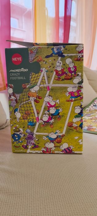 Пъзел с 1000 части Heye "crazy football"