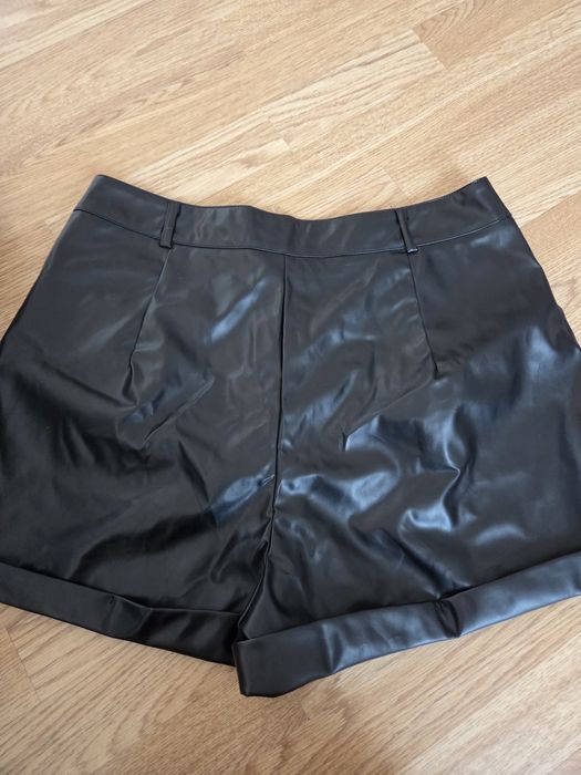 Дамски кожени къси панталони