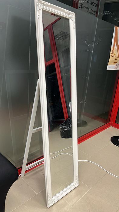 Цялостно оборудване за салон - маникюр , педикюр , мебели