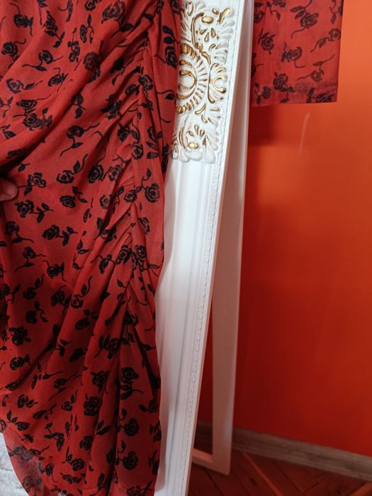 Чисто нова елегантна  рокля на Moves