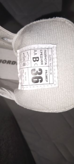 Продам женские коньки