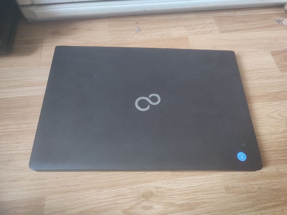 Laptop Fujitsu Siemens A555 - i5-5200u/ 8gb Ram/ 128GB SSD/ Baterie 3h