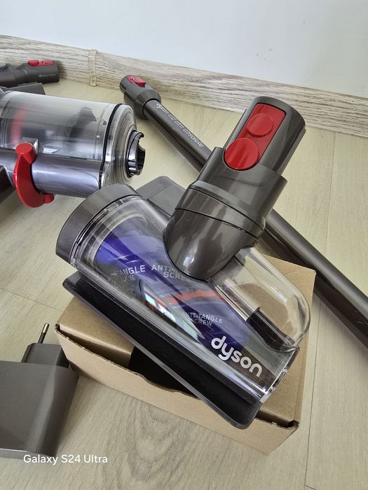 Вертикална прахосмукачка Dyson V12 slim absolute