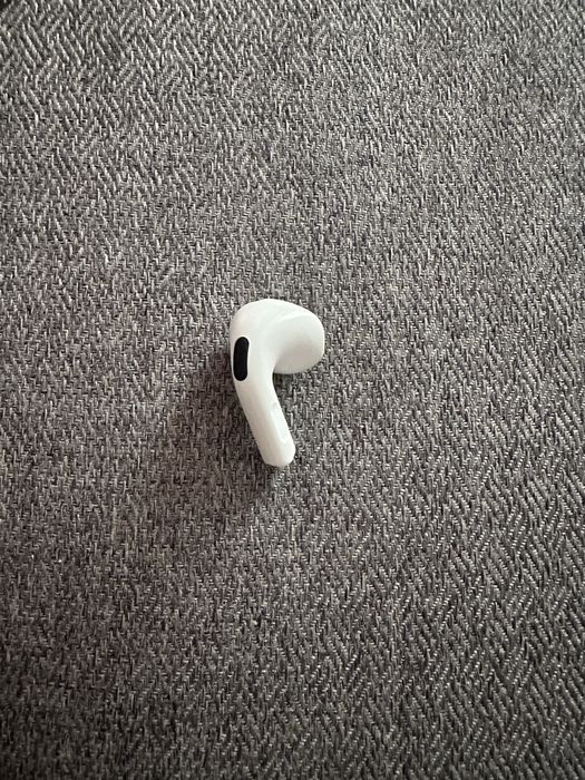 Правый наушник airpods 4