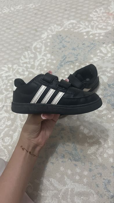 кроссовки Adidas