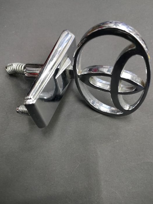 Значки Эмблемы на разные авто