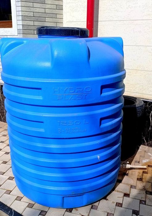 Yomkost bochka sotiladi. 1250 litr. Holati yangidek. Продается ёмкость