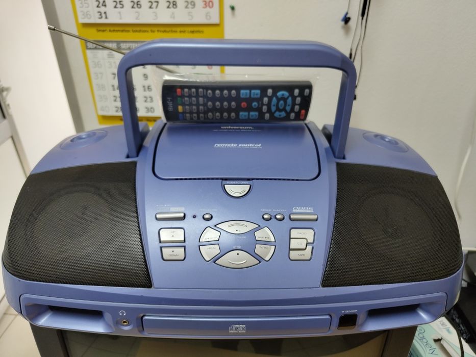 Radiocasetofon cu CD, Universum Quelle CR-CD 1086 bass boost fabricație Germania