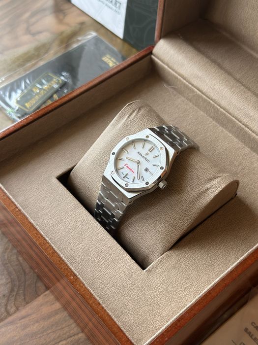 Audemars Piguet Royal Oak White Dial 33 mm Quartz - дамски модел