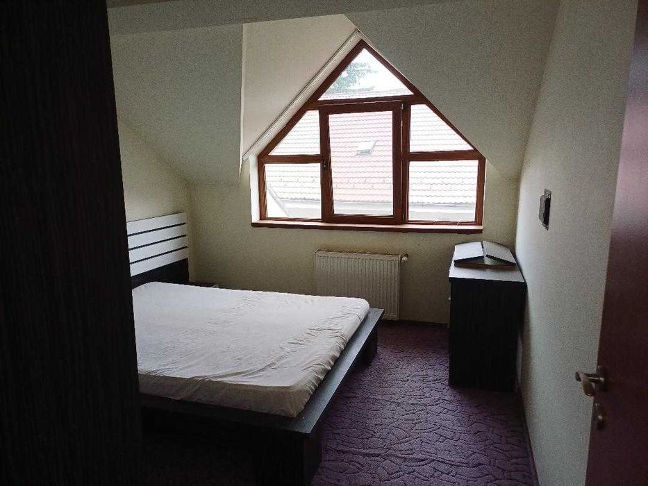 Proprietar vând apartament  ultracentral 5 camere central pe 3 nivele.