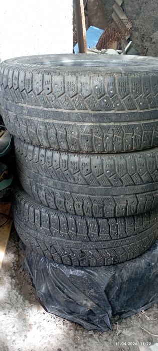 Продам шипованную резину