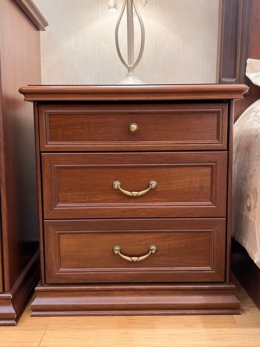 Продам спальный гарнитур.