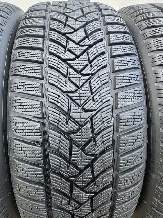 Vând patru anvelope de iarna dunlop  235 50 18 dot 0423