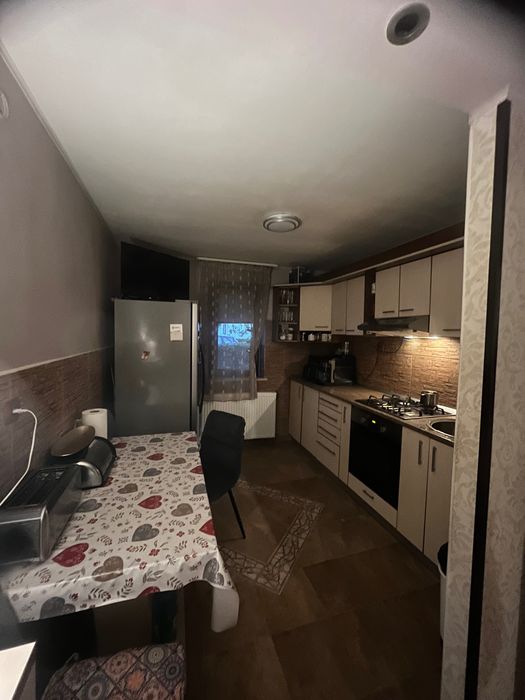 ÎNCHIRIERE apartament 3 camere