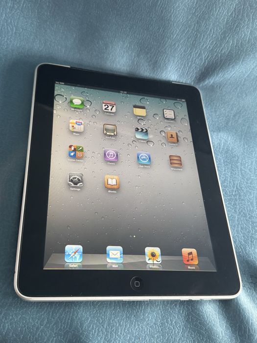 Таблет Apple iPad 1st Gen (A1337 EMC 2328) 64GB + 3G ОТКЛЮЧЕН!