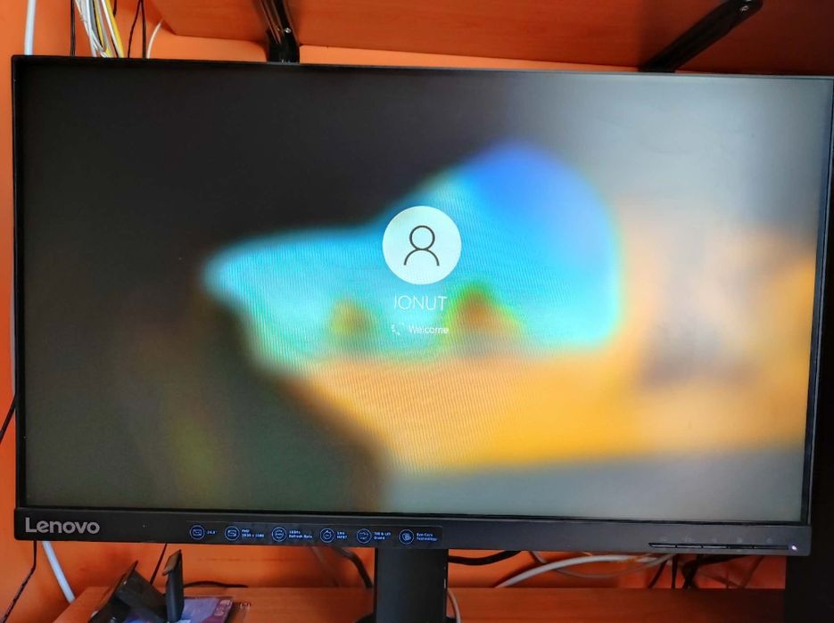 Vând monitor Lenovo