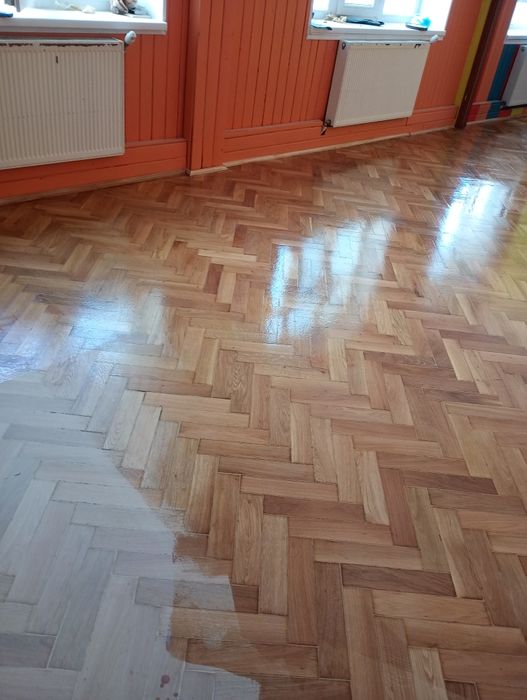 Raschetam chituim lăcuim parchet lemn masiv