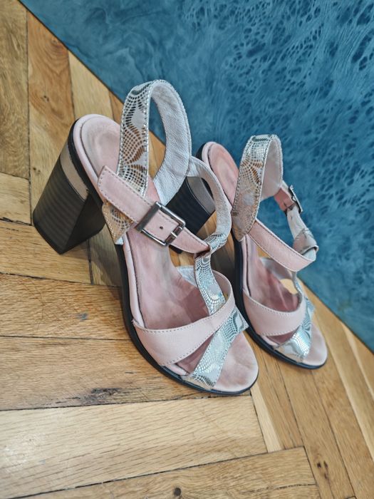 Дамски сандали от естествена кожа