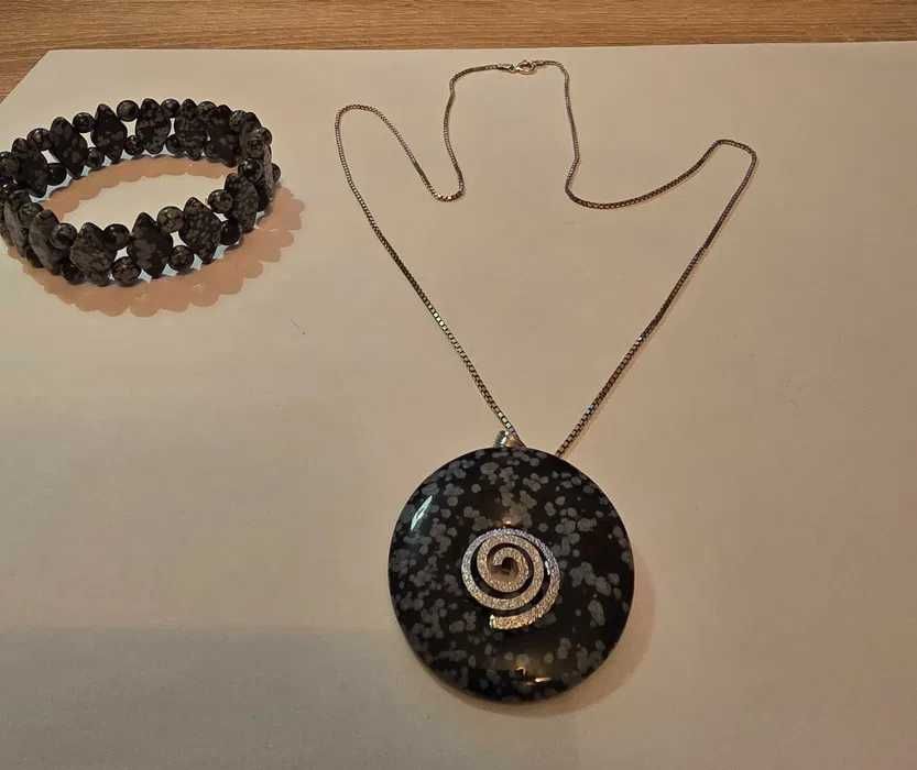 Bijuterii din pietre semiprețioase și alte materiale