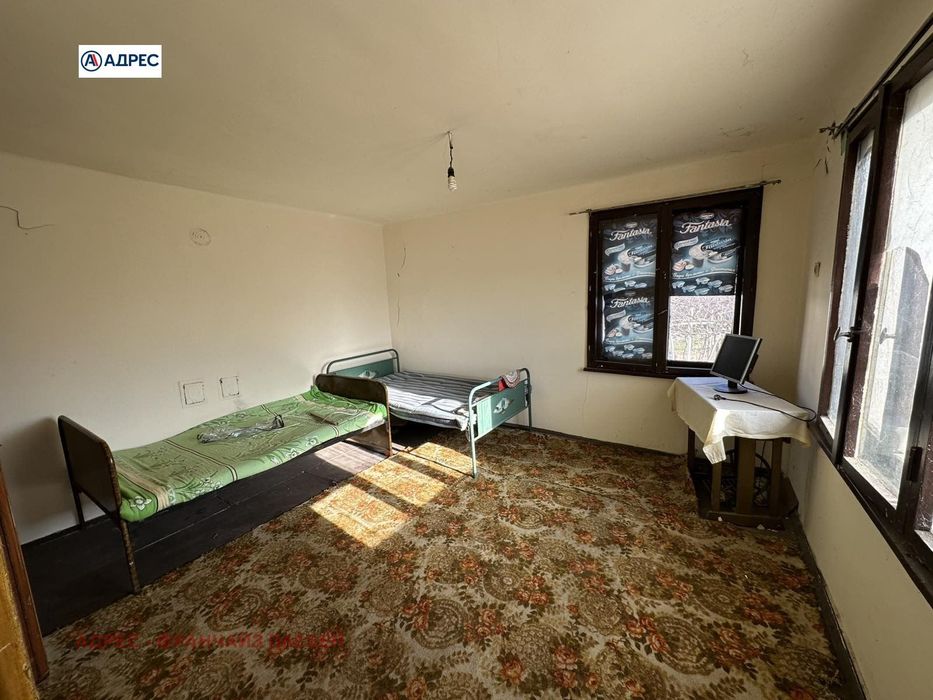 Къща в Плевен, област-с.Комарево площ 66 цена 13805