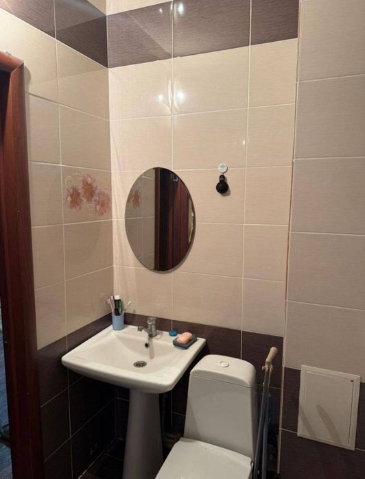 Подселениеге 1 қыз керек