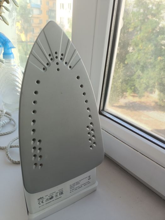 Утюг Braun.    .