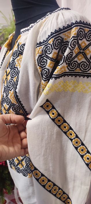 Ie tradițională damă