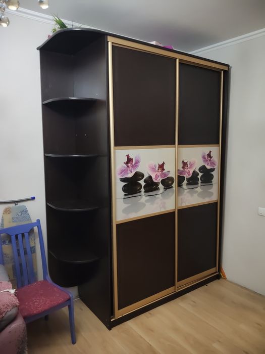 Шкаф с дверьми купе