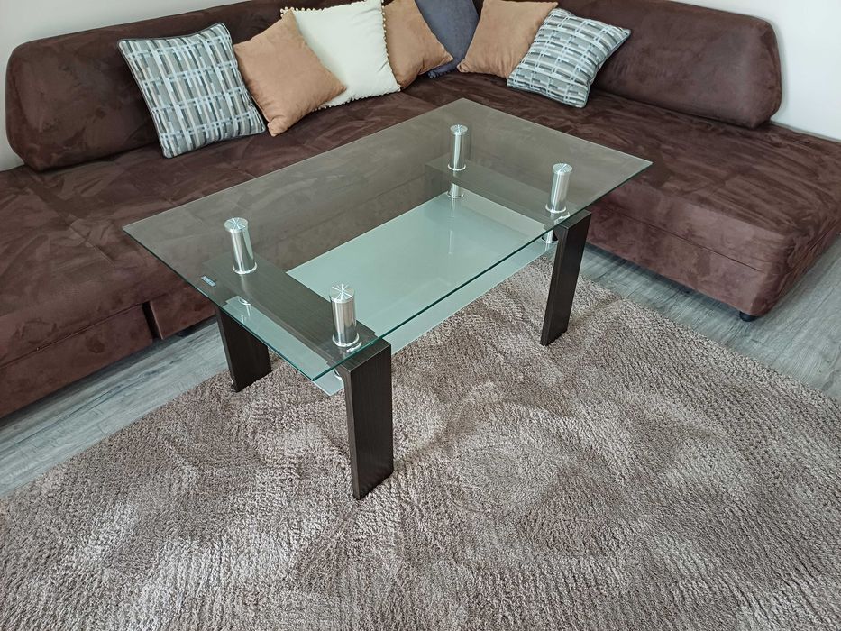 Стъклена холна маса