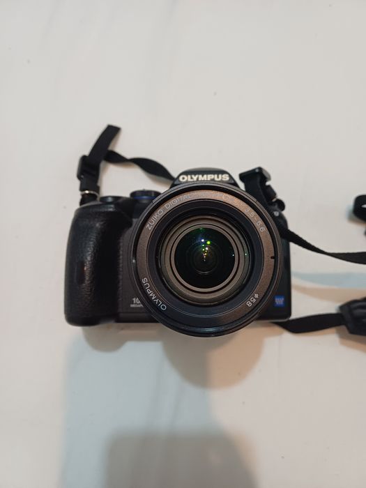 Vând Olympus E‑520 DSLR +Obiectiv kit 14‑42 mm inclus