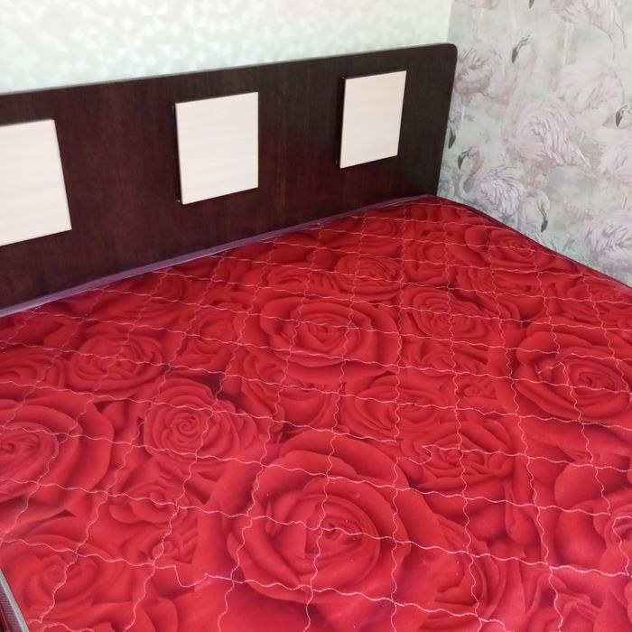 Продам кровать с матрацем, полуторка