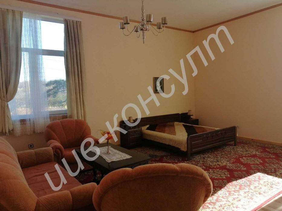 Имот с бизнес потенциал / къща за гости/