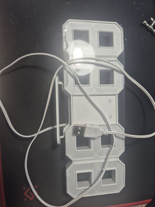 Часы настольные -настенные.