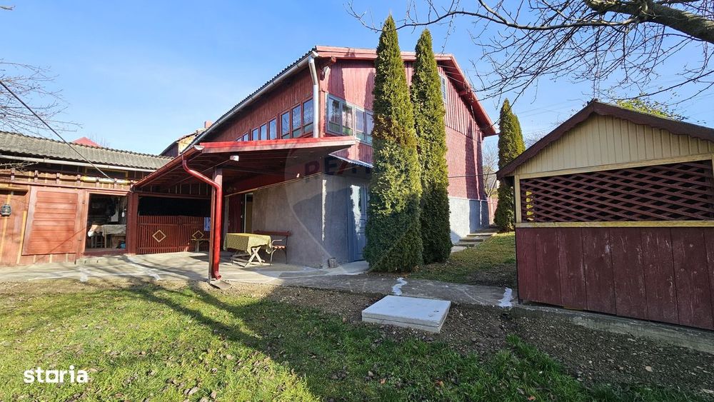 Casă / Vilă cu 3 camere de vânzare-Cacica-Suceava