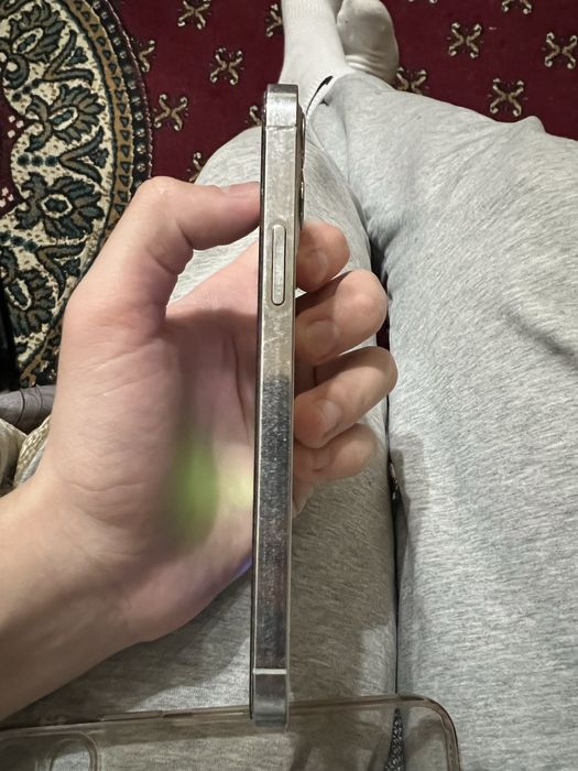 Iphone 12 pro telefoni sotiladi