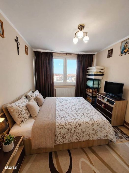 Vand apartament cu doua camere + boxă inclusă în CF