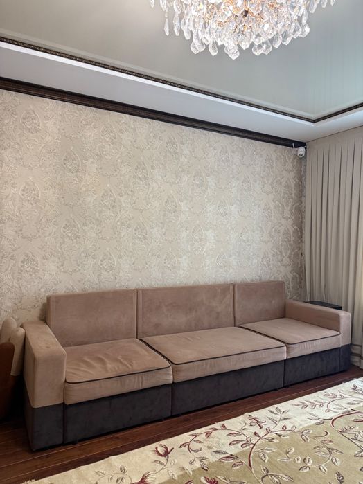 Удобный, длинный диван