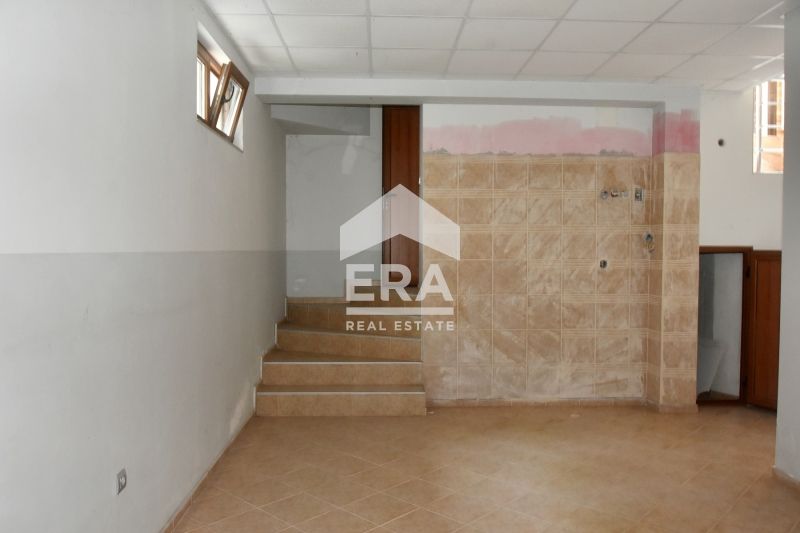 Ексклузивен необзаведен офис за продажба, на сутеренно ниво, в тухлена