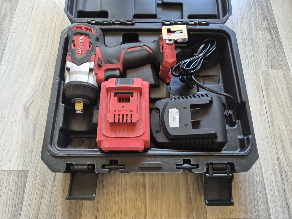 Акумулаторен ударен гайковерт Raider Industrial RDI-IBW01 400Nm