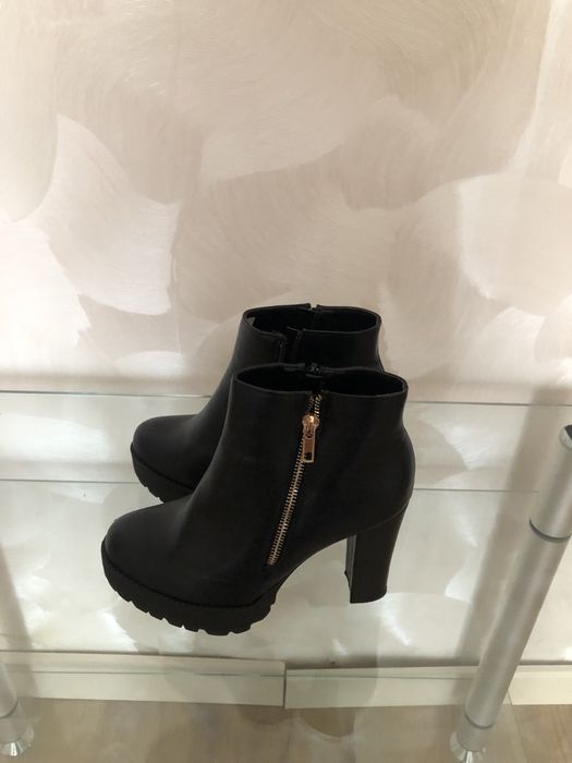 Продам ботфорды  женские.