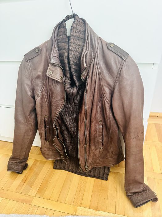 Vând geaca de piele naturala maro Bershka