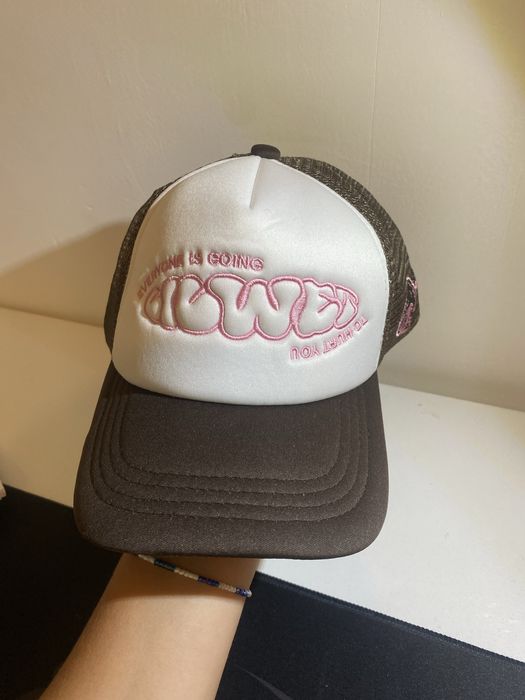 Стилна шапка с регулиране на размера